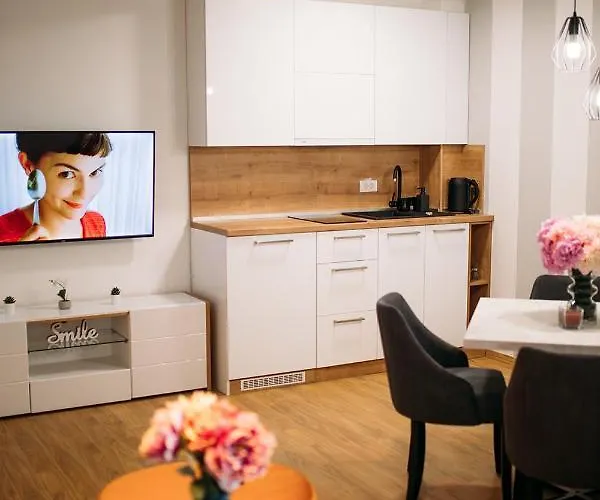 Lux Monet 兹拉蒂博尔